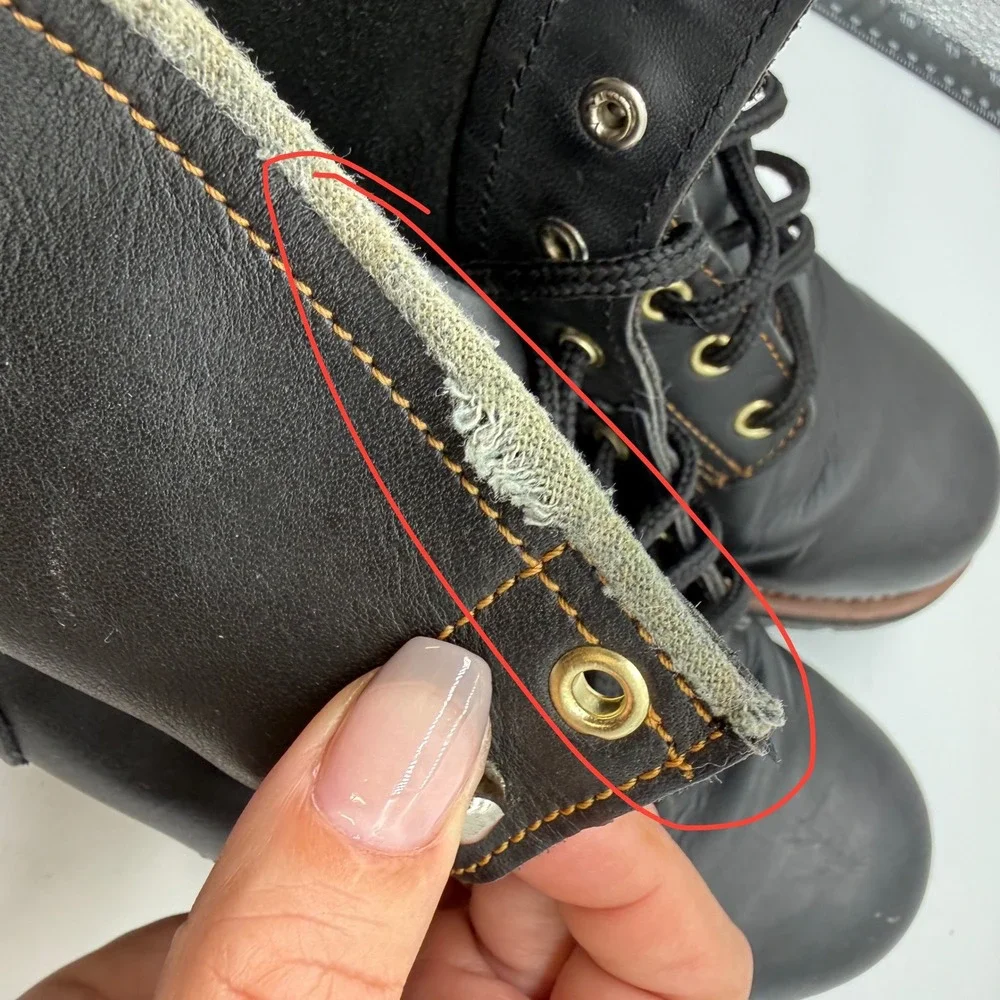 Skechers mens 9.5 Black Leather Combat Boots Punk Lug Sole 90s VTG y2 grunge